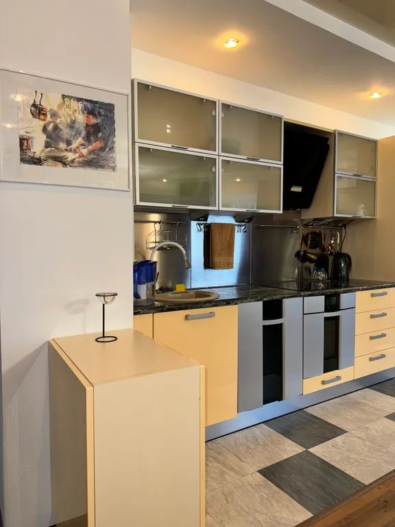 Современная квартира с видом на море и шаговой доступностью до центра