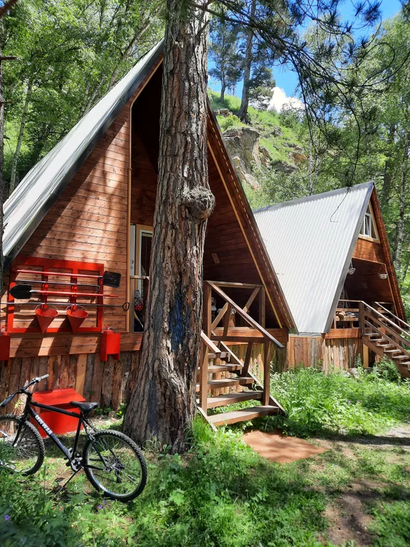 Гостевой дом в сосновом бору с горной рекой на территории