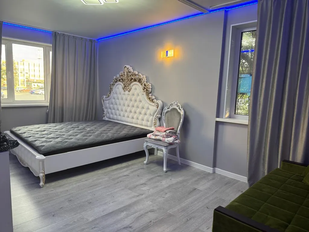 Двухкомнатная квартира в центре с дизайнерским ремонтом