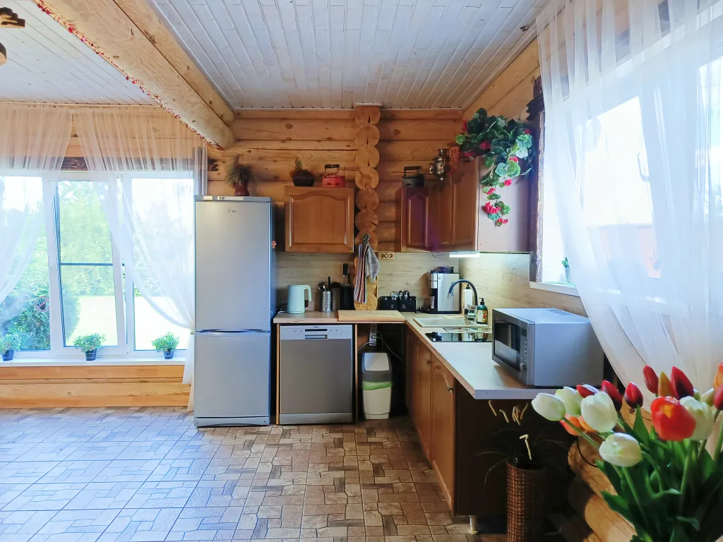 Дом с сауной, теплой купелью и аэрохоккеем на берегу водохранилища