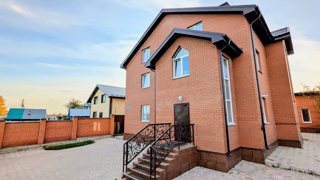 8-комнатный Дом