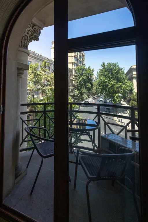 Комфортная квартира на торговой с двумя балконами