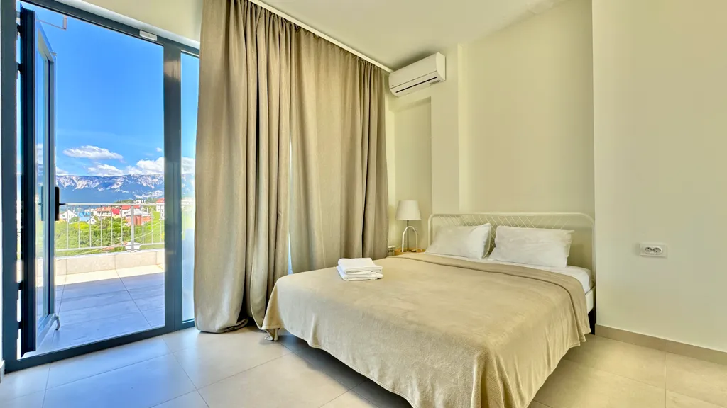 Часть дома с бассейном недалеко от моря Отрадное Ялта