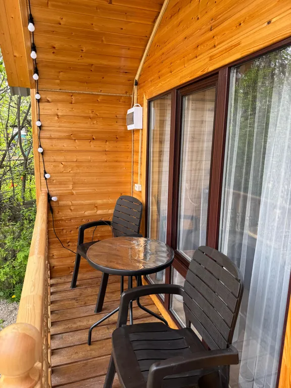 Уютный домик на озере