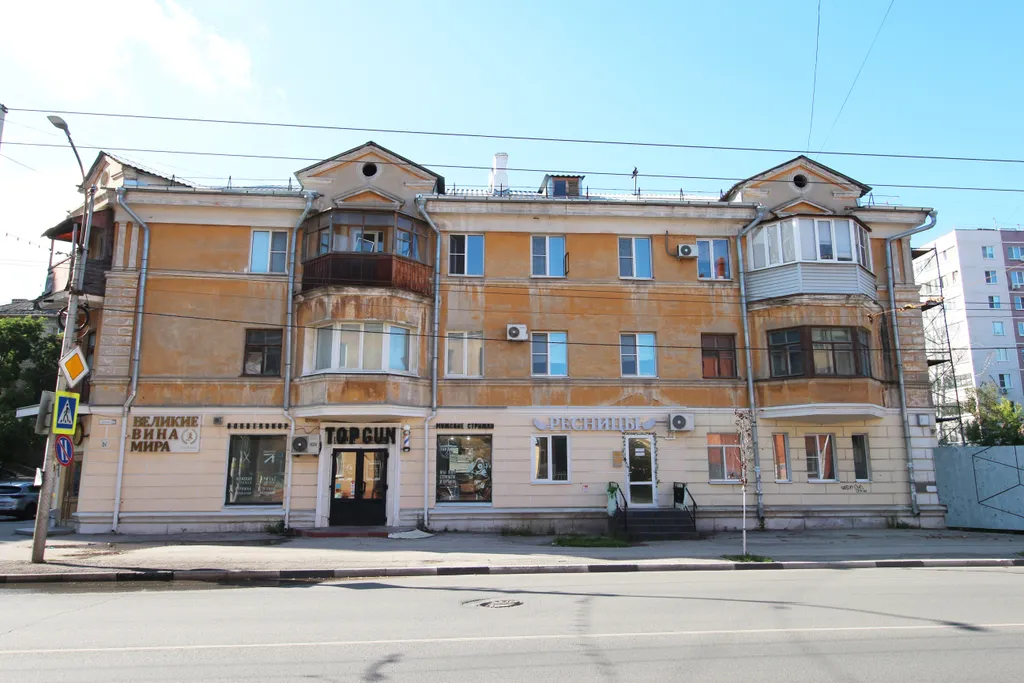 Сталинка у Кремля в центре