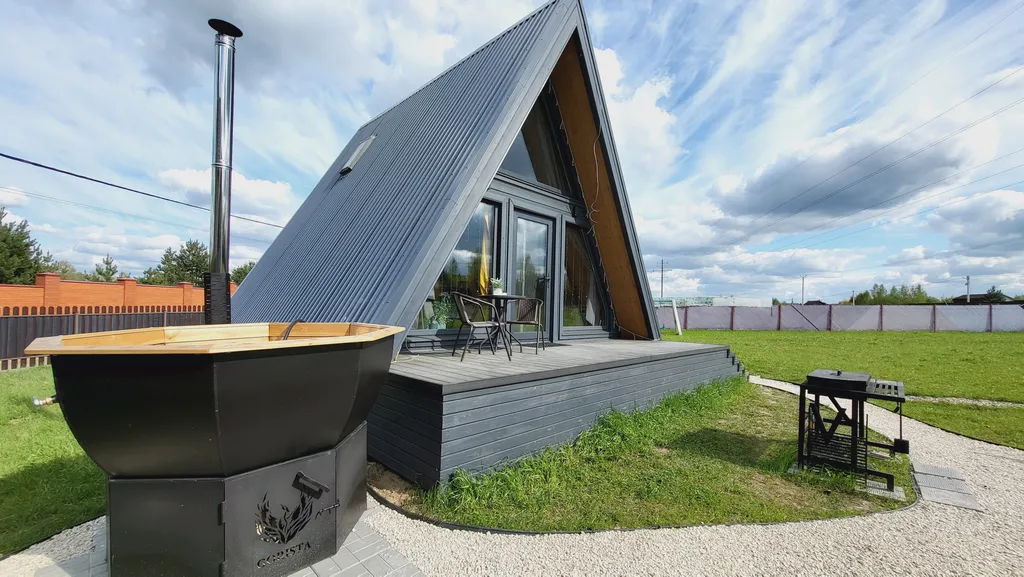 Уютный домик в стиле а-фрейм