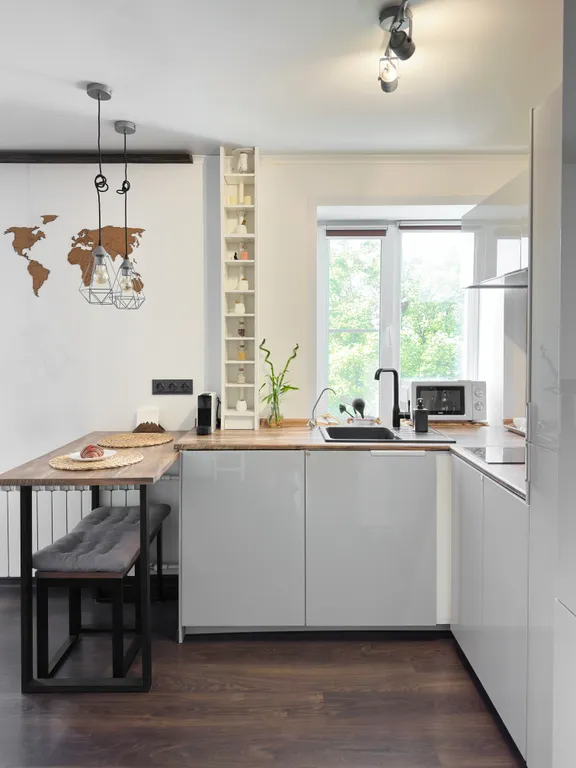 Студия с балконом в центре