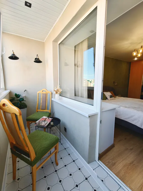 Современная квартира в самом центре рядом с парком и кафе, арт-квадрат