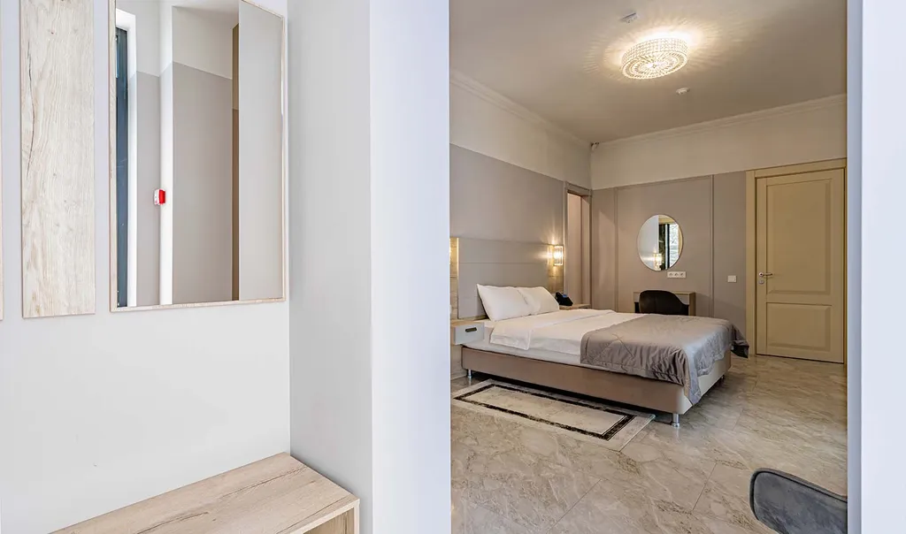 Полулюкс с выходом к бассейну и террасой