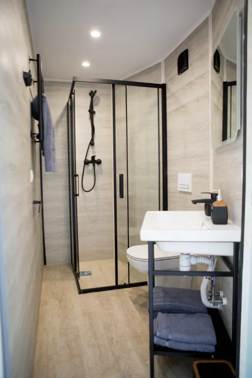 Глэмпинг сфера для семьи у озера