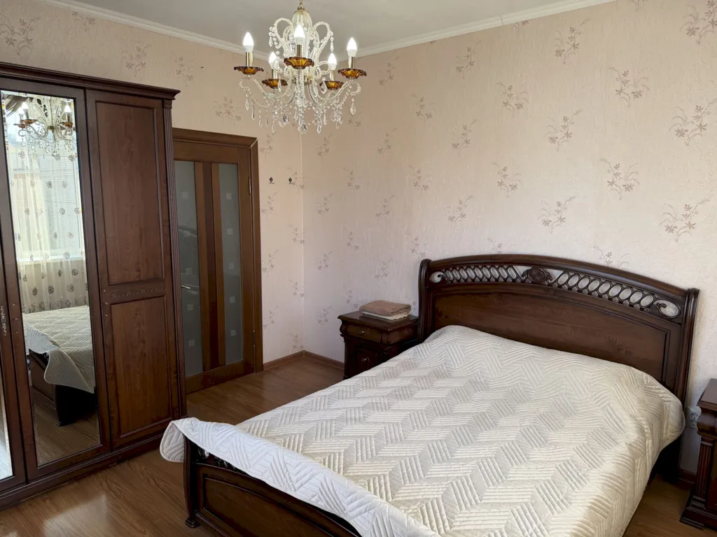 Дом с террасами и видом на море, рядом с центром