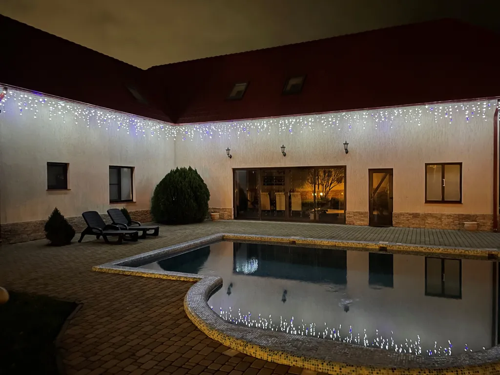 Красивый дом с баней и бассейном