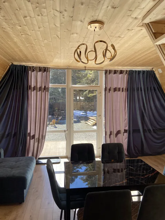 А-фрейм 2 с видом на горы и лес