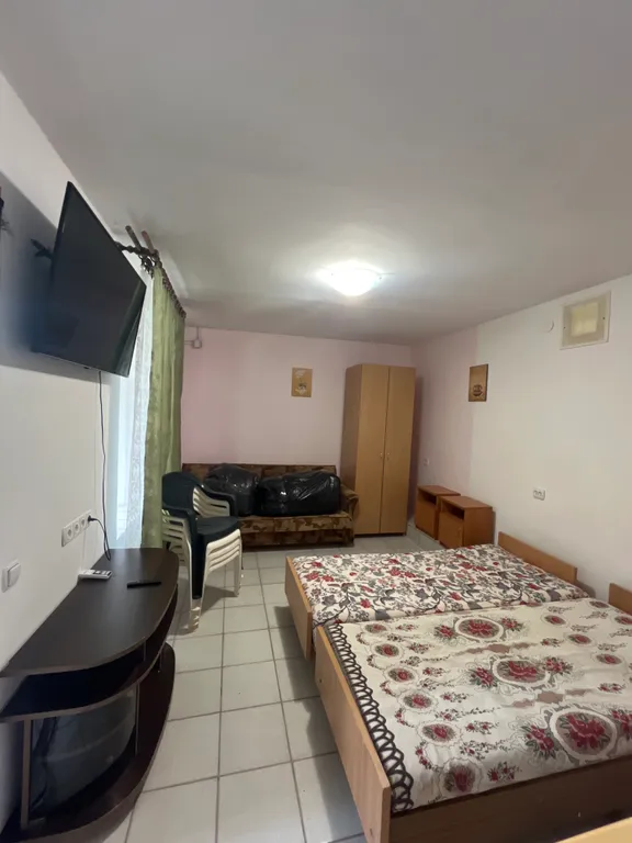 Трехместный номер (подходит для семьи из 4 чел), небольшой эконом