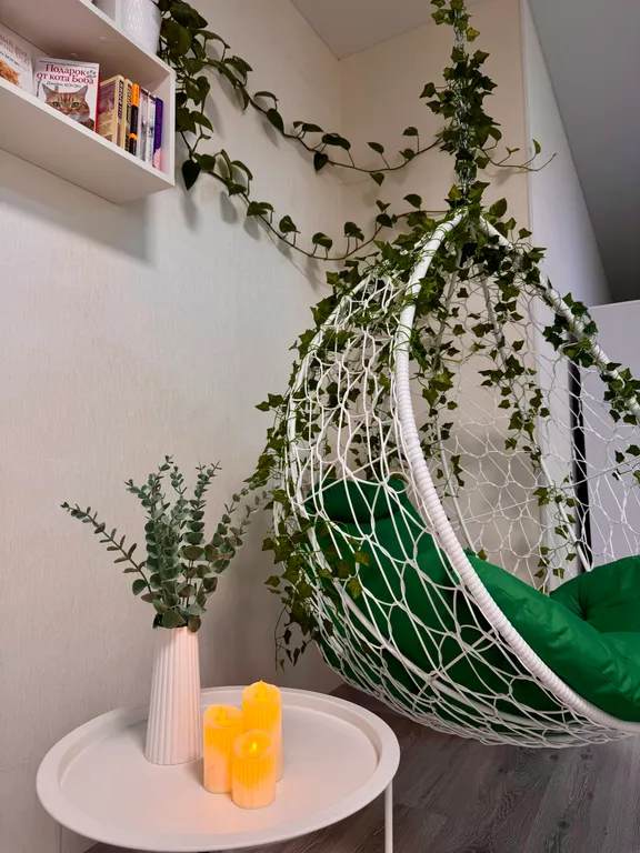 Уютная квартира с подвесным креслом