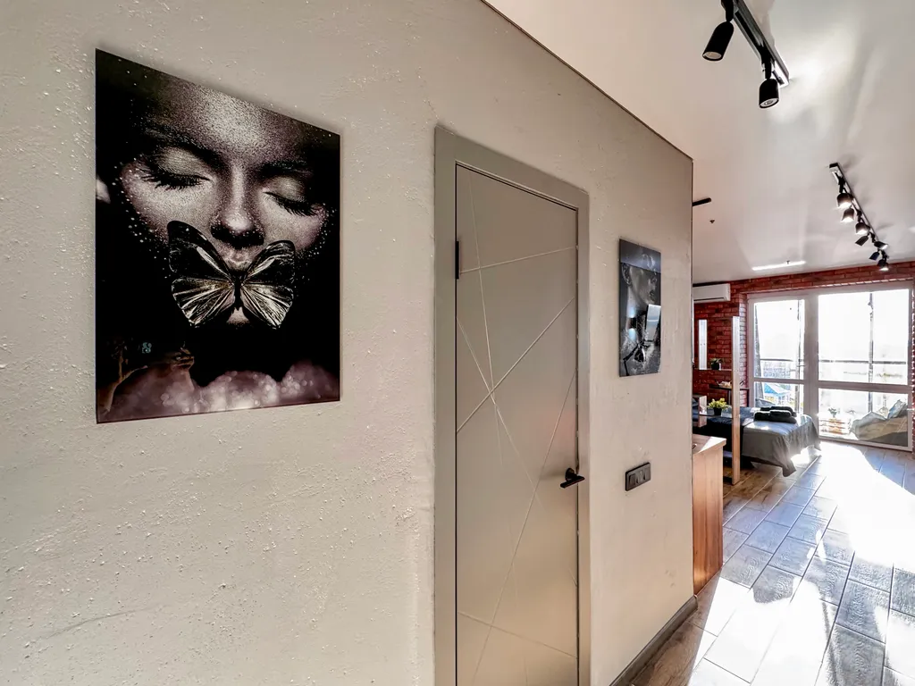 Брутальная студия в стиле лофт, панорамный вид