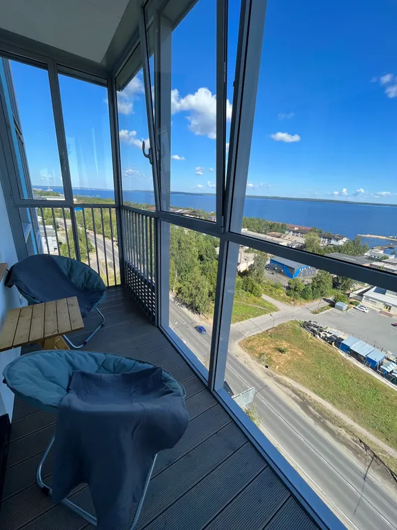 Уютная двухкомнатная квартира с видом на Онежское озеро