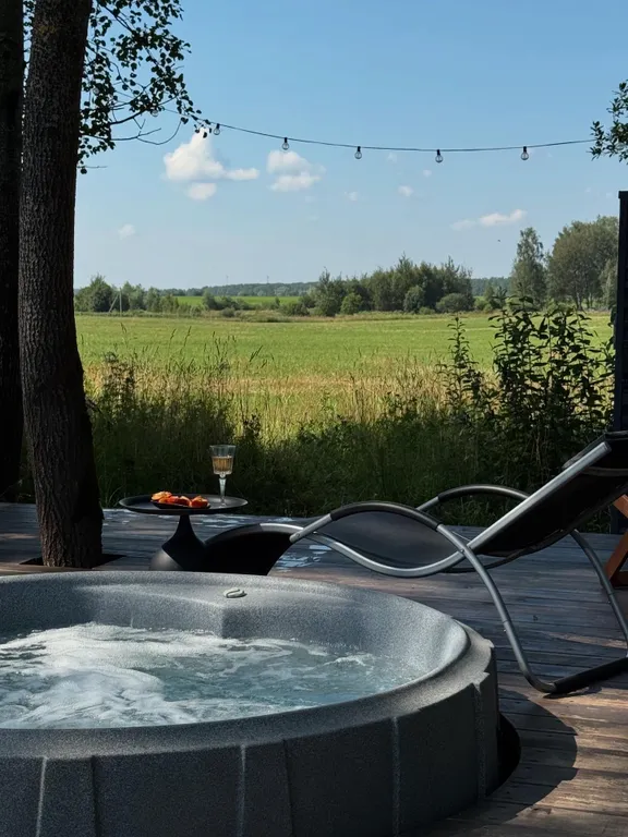 Скандинавский дом с джакузи, сауной и видом на живописное поле