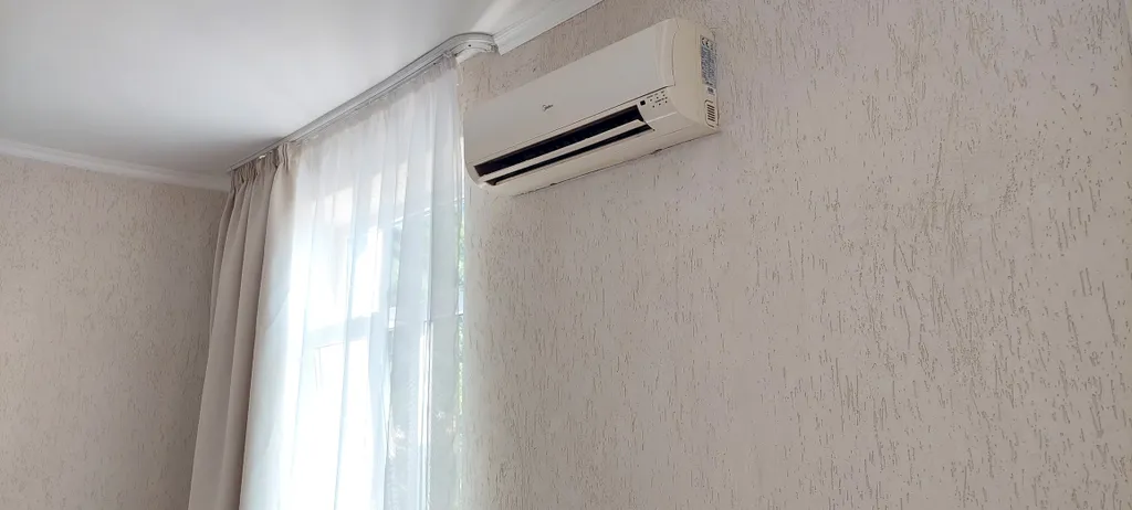 Трёхместный номер с балконом и видом на море