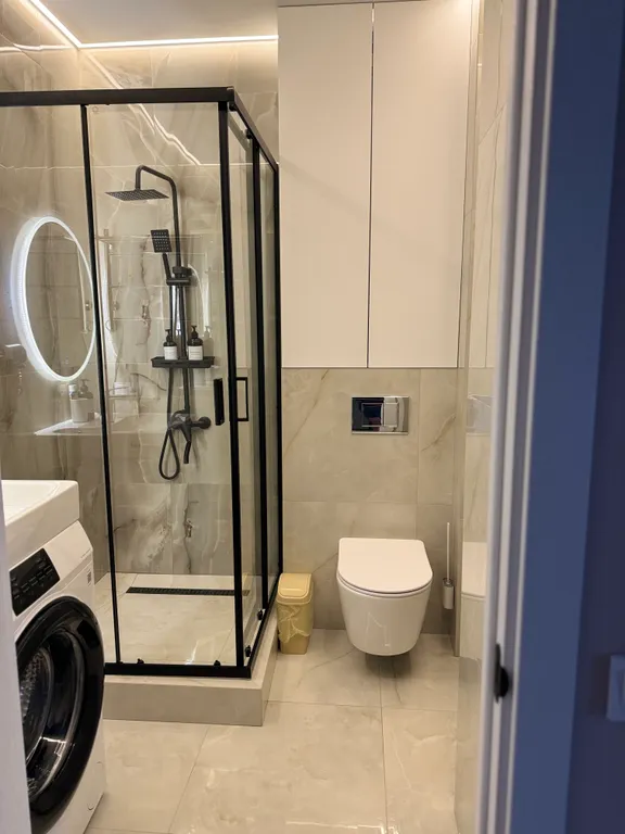 Зелёная современная квартира-студия недалеко от Горного Воздуха