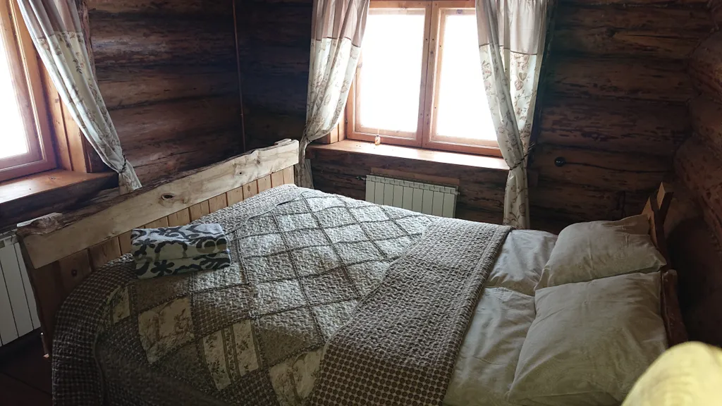 Дом в лесу у озера со всеми удобствами