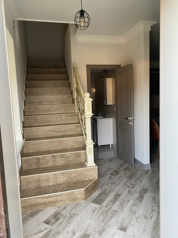 В центре престижного курортного посёлка Хазар