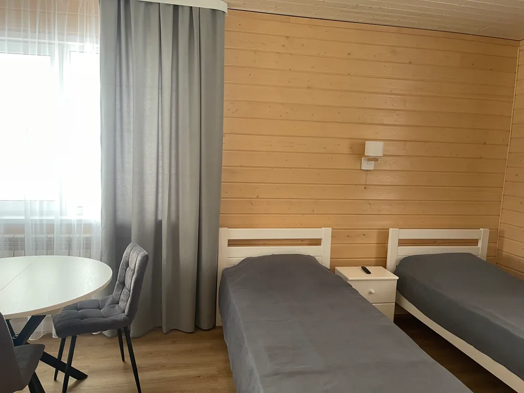 Студия на берегу озера рядом с сосновым бором