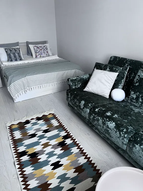 Квартира Квартира с новым ремонтом на первом этаже окна выходят на парковку — Элиста