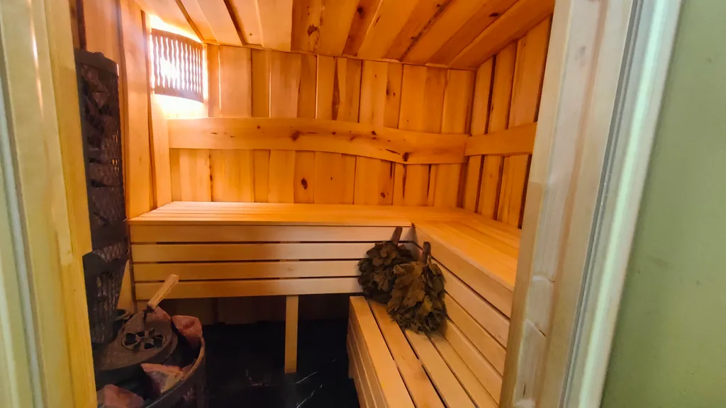 Уютный дом на берегу озера