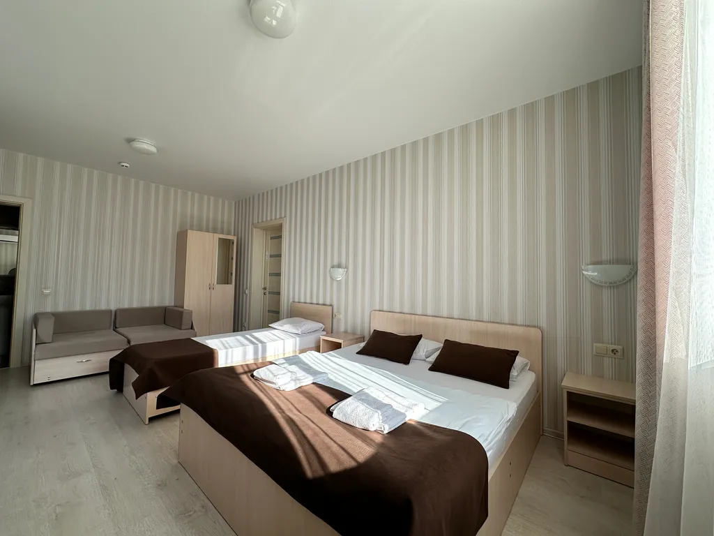 Квартира Комфортабельные номера с подогреваемым бассейном — аренда посуточно в Мирный