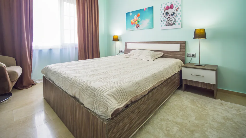 Семейная квартира с бассейном рядом с морем