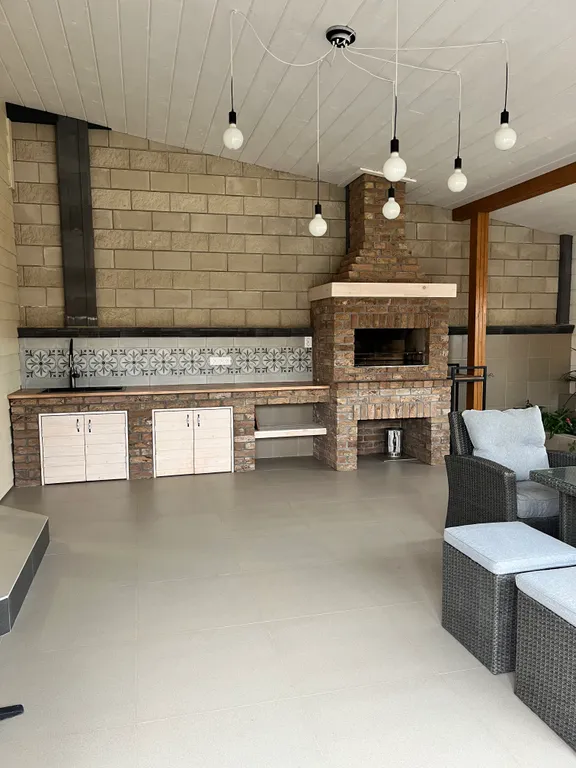 Уютный дом у моря с террасой, баней и теплым бассейном