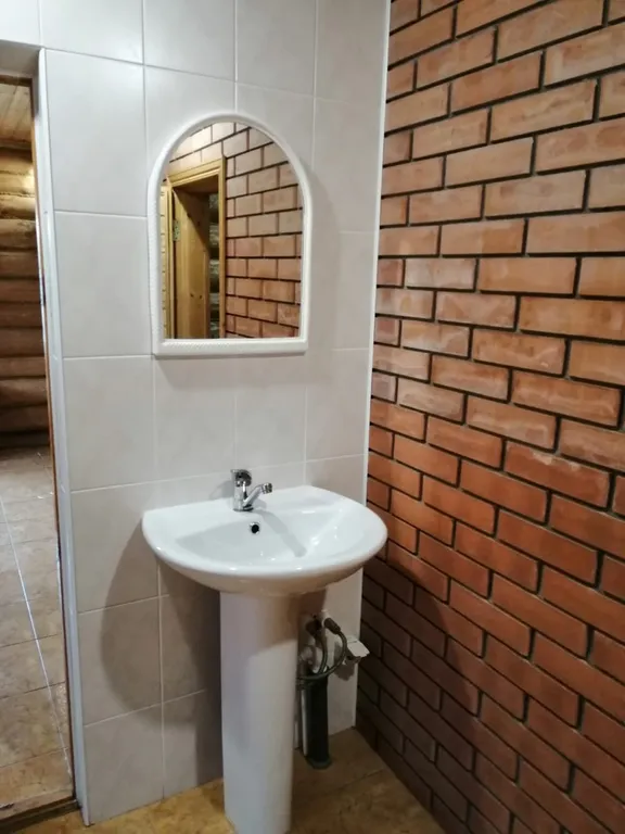 Жилой деревянный двухэтажный дом