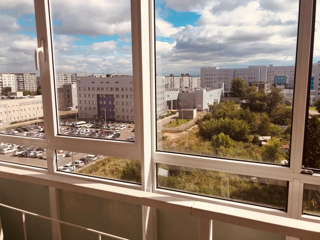 Квартира Квартира с большой кухней и диваном, Татышев пешком в 15-20 минутах — Красноярск