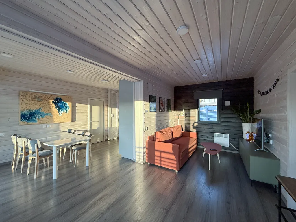 Коттедж Дом на 3 спальни с камином — Стеклянный