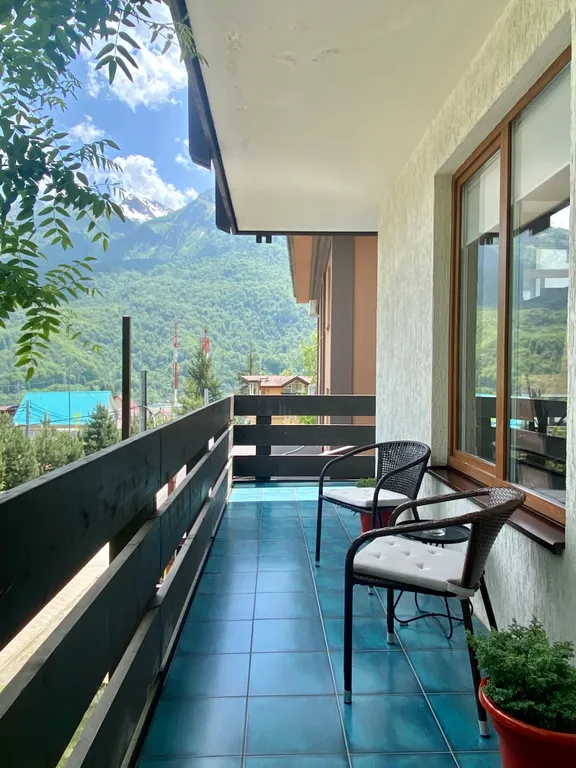 Квартира с большим балконом в горах