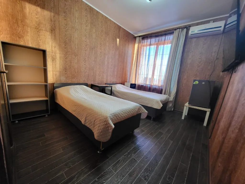 Номер с раздельными кроватями, санузел в номере, душ на этаже