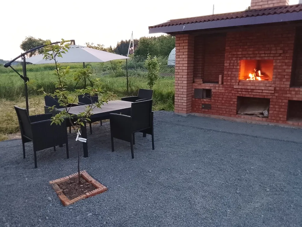 Дом усадьбы Александровские Горы на берегу озера Кривое