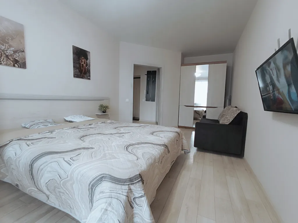 Современная квартира с огромной лоджией в новом доме