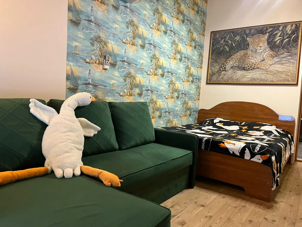 Терем с мансардой в дивном лесу у моря, с новым ремонтом и обстановкой