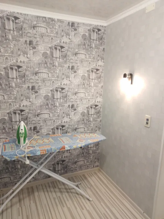 Дом у реки в центре города