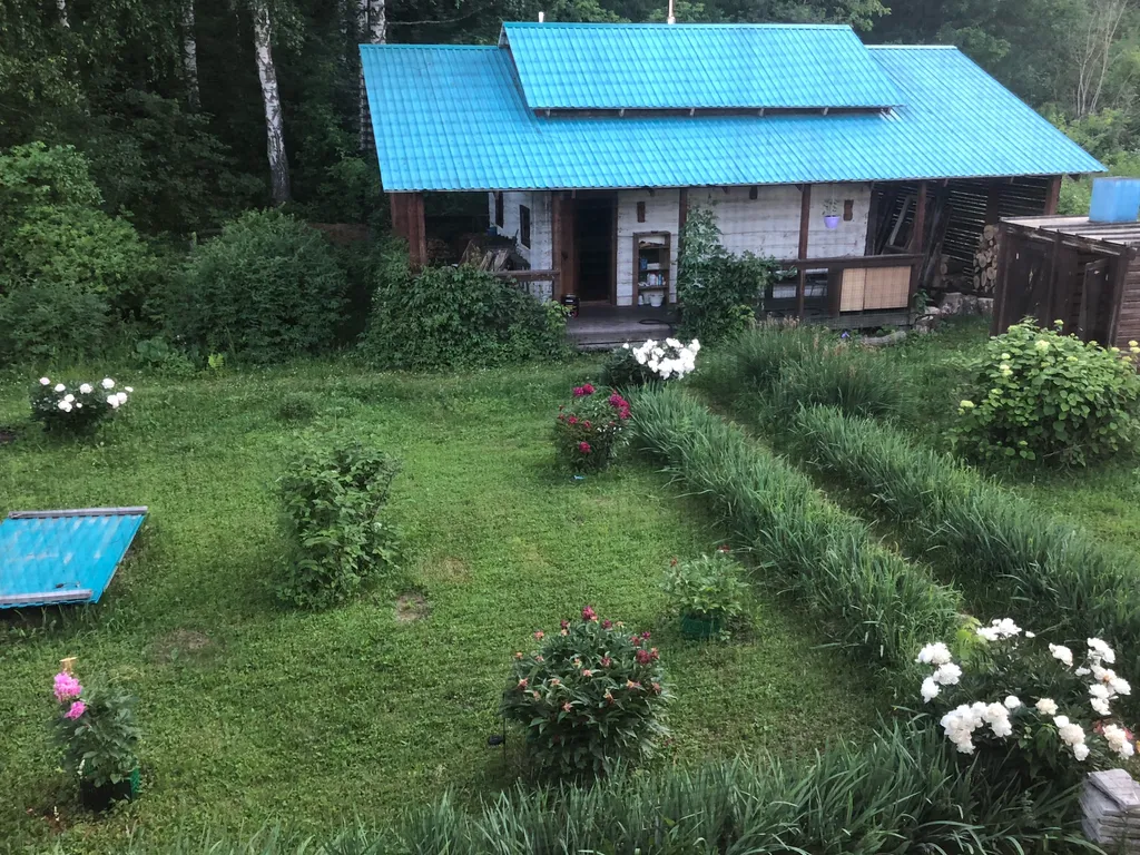 Комната с видом на горы в уютном доме