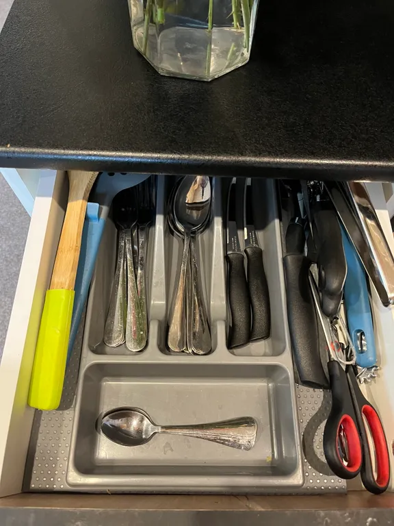 Дом и баня у скалы