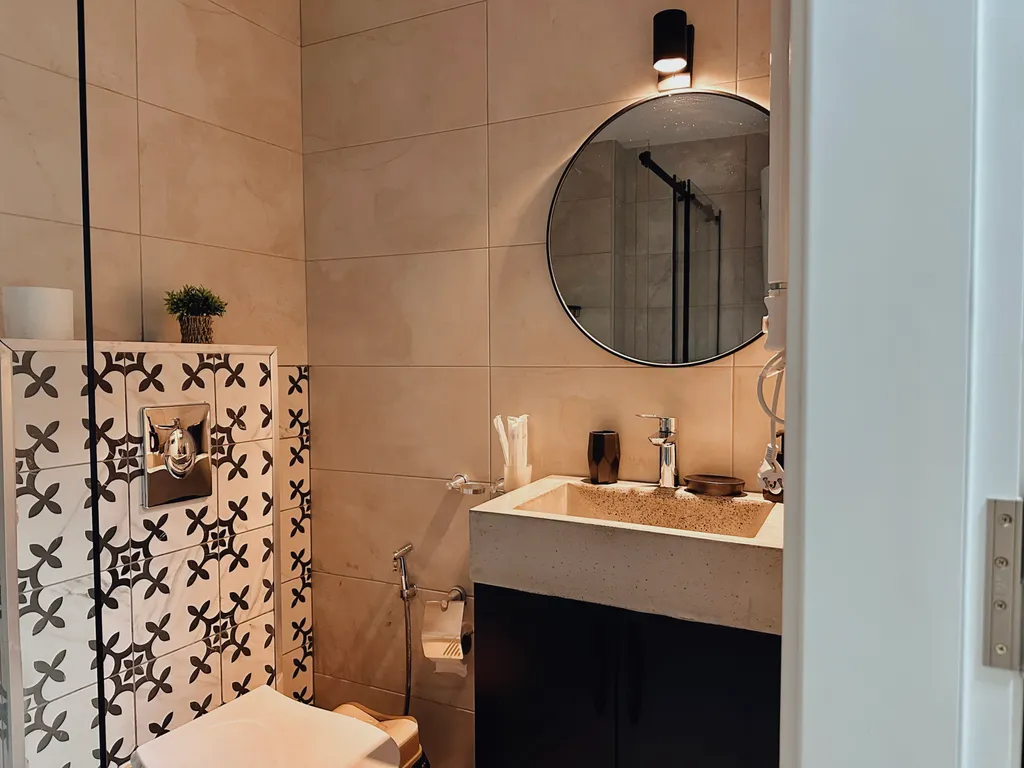 Уютные апартаменты с отдельной спальней на берегу моря