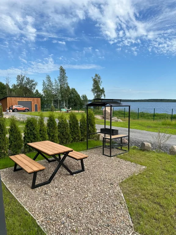 Коттедж Отдельностоящий дом с верандой и видом на озеро — Мичуринское