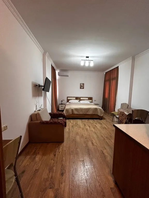 Просторная студия с двумя балконами на море и горы