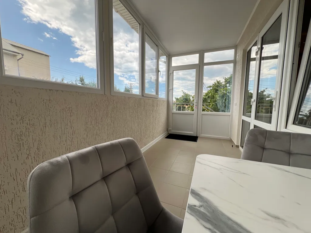 Двухкомнатный дом с кухней на 2 этаже