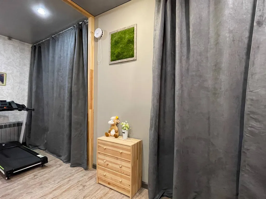 Квартира в люкс доме с парковкой в 10 минутах пешком от площади Ленина