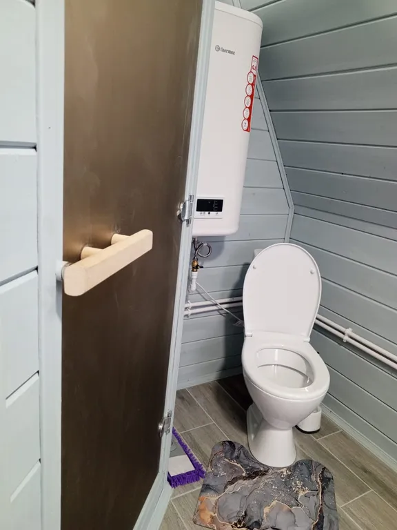 Новый дом на берегу реки