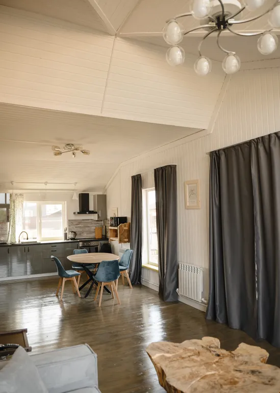 Коттедж с просторной гостиной в Веслево